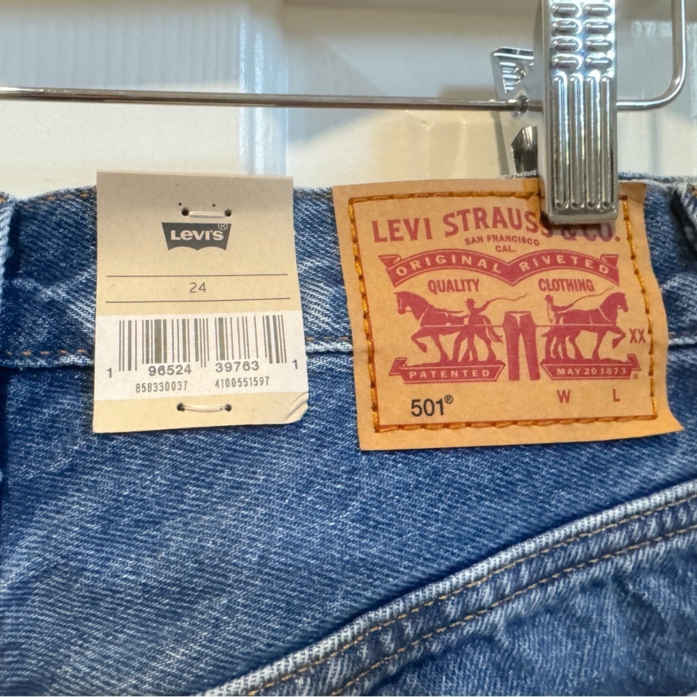 NWT Levi’s 501® Mid Thigh Short - Picture 2 of 6